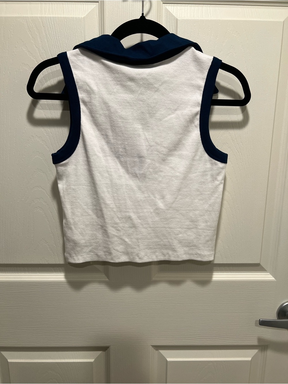 Yale Polo Cropped Top in White and Navy Size Medium NWT - Picture 3 of 5